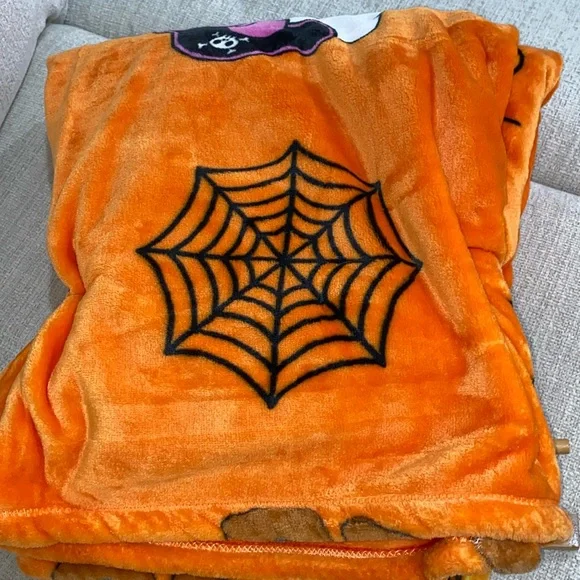 Hello Kitty Halloween Blanket - Orange and Purple - Picture 4 of 8